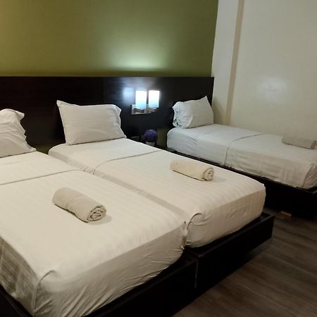 Makati Boutique Hotel Near Naia Airport Terminal 3 Edsa Pasay Cbd Makati City Екстер'єр фото