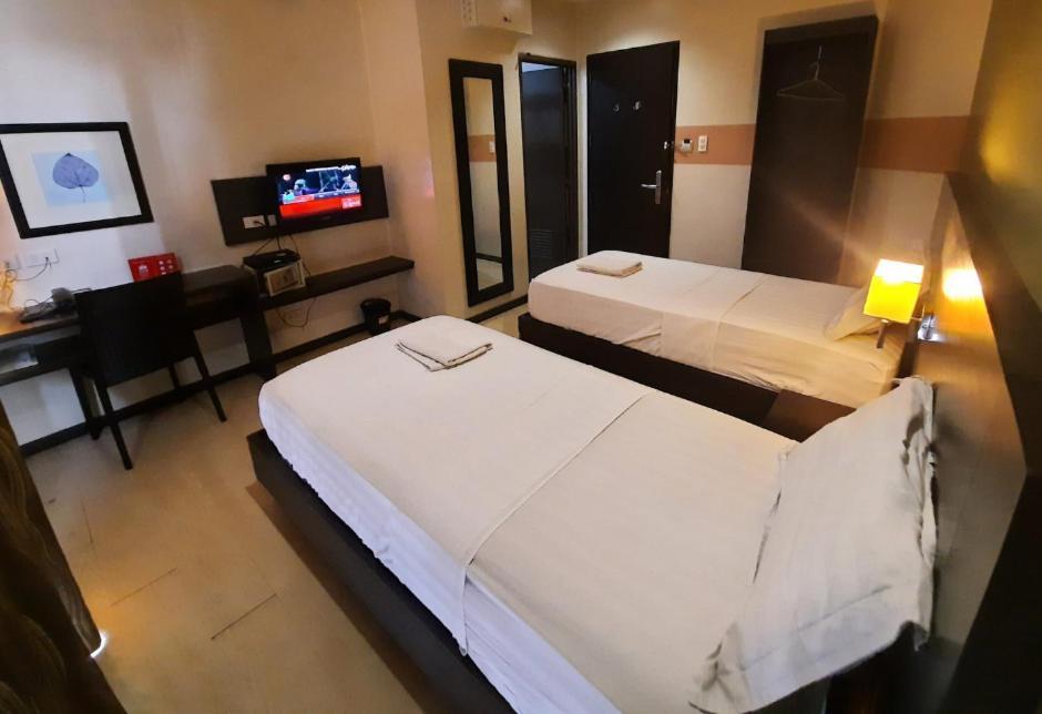 Makati Boutique Hotel Near Naia Airport Terminal 3 Edsa Pasay Cbd Makati City Екстер'єр фото